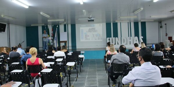 Estágio em enfermagem na vacinação emociona estudantes
