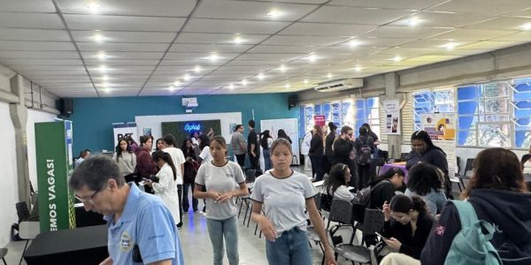 Empregabilidade: feira reúne estudantes e parceiros no Cephas