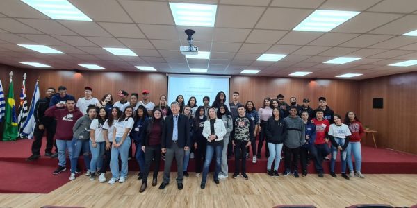 Funcionários da Johnson ministram palestras na Fundhas