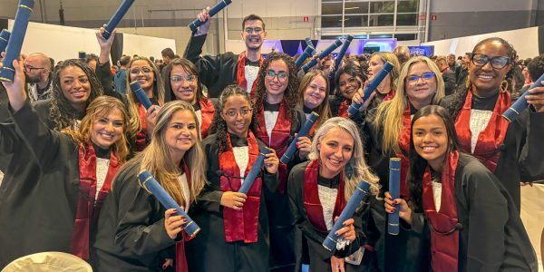 Com formatura, Cephas celebra conclusão de cursos