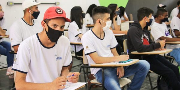 Fundhas amplia formação de jovens com cursos do Senai