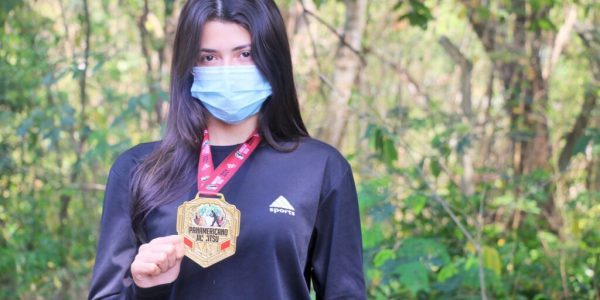 Ex-aluna da Fundhas é medalha de ouro no Pan de Jiu-Jítsu