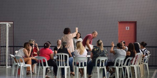 Professores da Fundhas participam de formação para o ano letivo