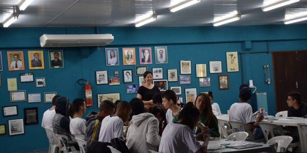 Alunos da Fundhas participam de encontro com coach