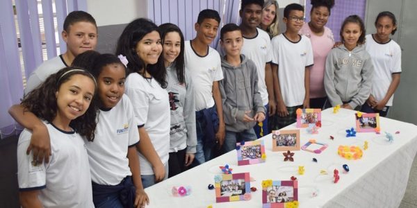 Alunos da Fundhas fazem oficinas de fuxico e montam desfile