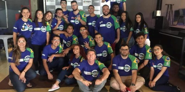 Cephatron se prepara para torneio de robótica em Guarulhos