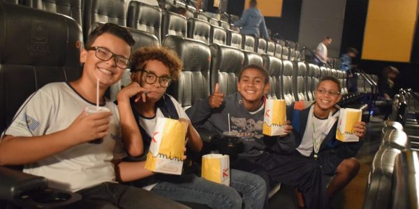 Fundhas comemora ‘mês das crianças’ no cinema