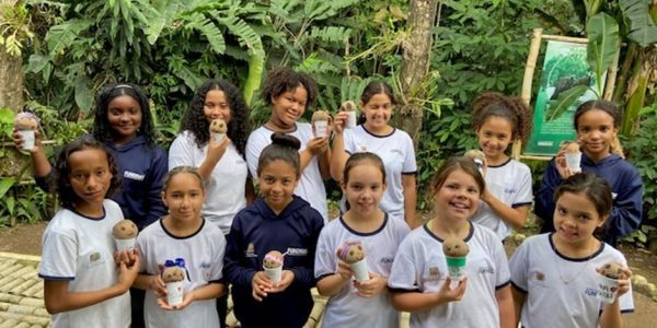 Alunas da Fundhas conhecem propriedades do milho painço