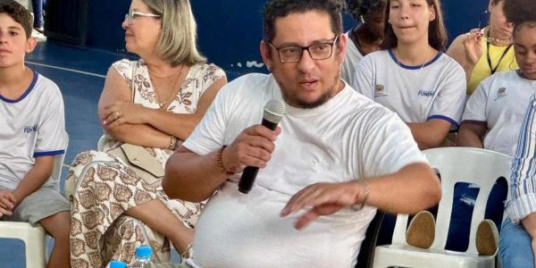 Ex-atendido inspira nova geração de alunos em evento na Fundhas