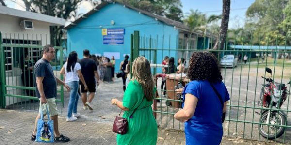 Candidatos fazem prova para concurso público da Fundhas