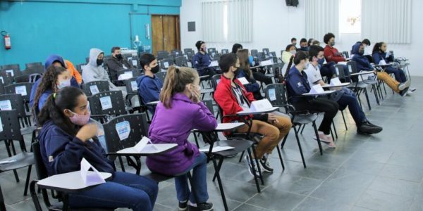 Alunos do CIJ participam de curso de liderança
