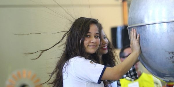 Alunos da Fundhas conhecem o Museu Interativo de Ciências