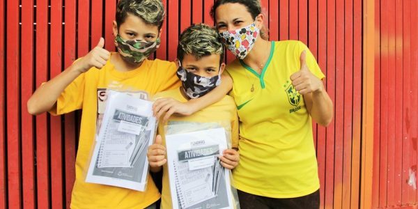 Fundhas entrega atividade pedagógica a crianças e adolescentes
