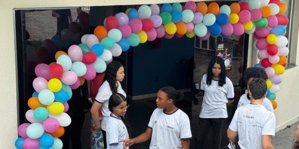 Expo Fundhas leva arte e teatro aos atendidos da unidade leste