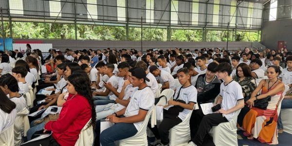 Formandos dos Centros de Inovação recebem certificados