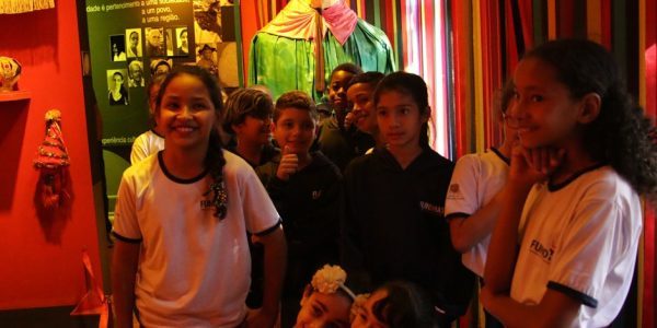 Crianças da Fundhas aprendem em visita ao Museu do Folclore
