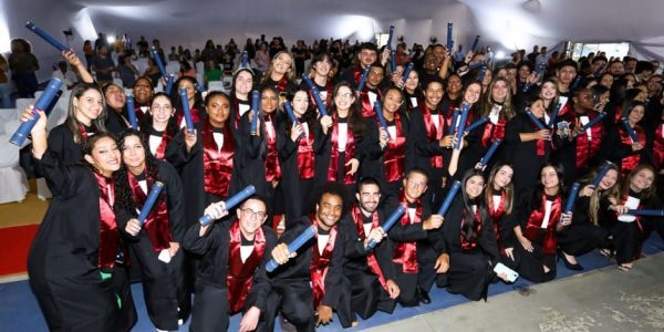 <strong>Formatura no Cephas coroa histórias de superação</strong>