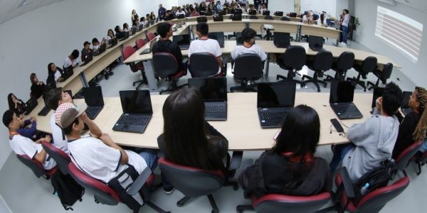 Programa de capacitação beneficia 49 alunos da Fundhas