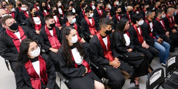 Emoção e superação marcam formatura do Cephas