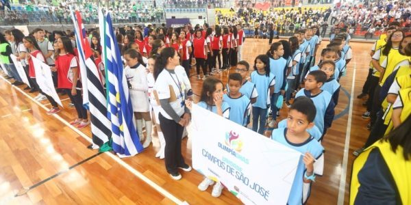 Fundhas comemora 37 anos com grande festa no Teatrão