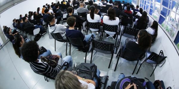 Fundhas abre vagas para professor substituto