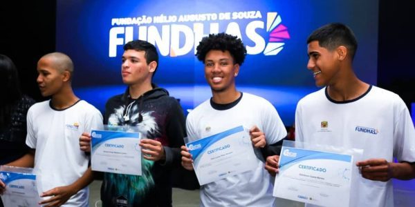 Formatura celebra conclusão de cursos de alunos da Fundhas