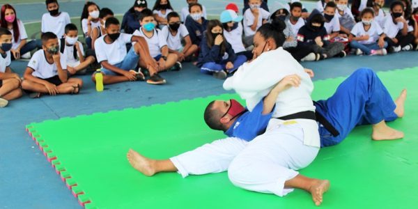 Fundhas inicia projetos esportivos de judô, futsal e futebol society