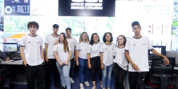 Alunos da Fundhas visitam Parque Tecnológico de São José