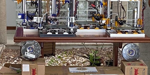 Fundhas recebe impressoras 3D para uso dos estudantes