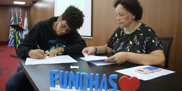 Empresas contratam mais de 150 jovens aprendizes da Fundhas