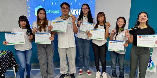 Cephas recebe medalhas em Olimpíada de Educação Financeira