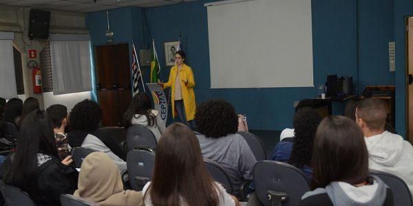 Alunos do Cephas têm aulas com empreendedores de São José