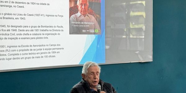 Alunos do Cephas participam de palestra com fundador do INPE