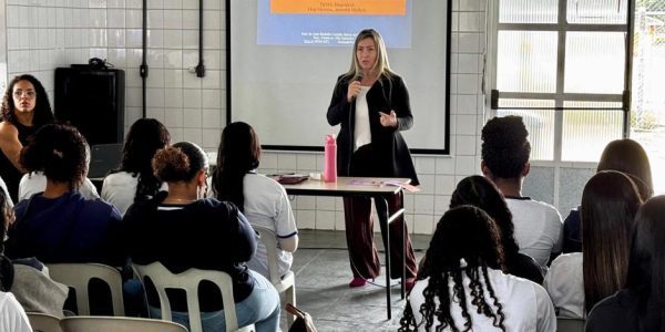 Fundhas promove palestras sobre violência contra mulheres