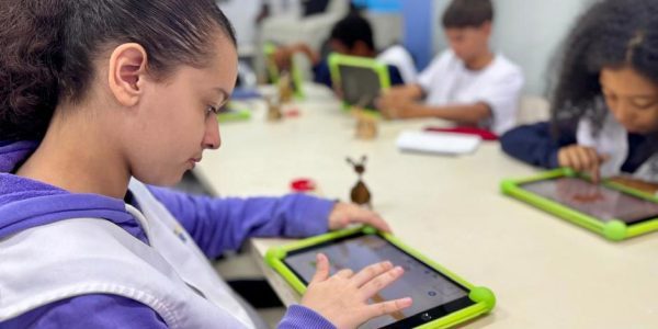 Fundhas faz parceria e amplia acesso à tecnologia educacional