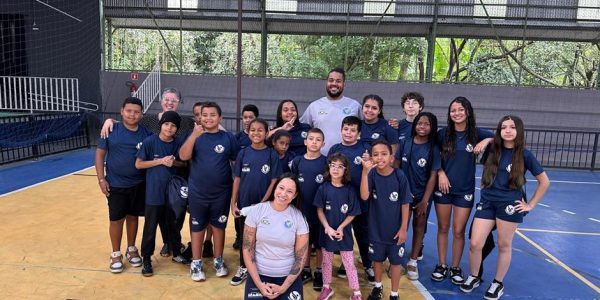 Fundhas recebe material esportivo do Instituto Passando a Guarda