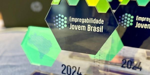 Fundhas recebe prêmio do Ciee por empregabilidade