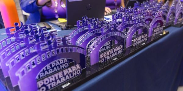 Fundhas recebe prêmio do Ciee por geração de emprego