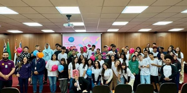 Adolescentes da Fundhas são certificados pela Fundação Raízen