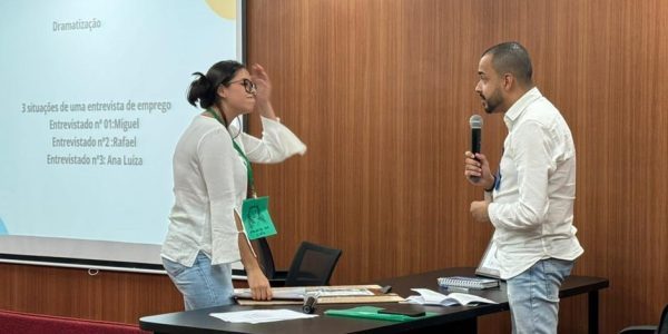 Projeto que simula entrevista de emprego orienta estudantes