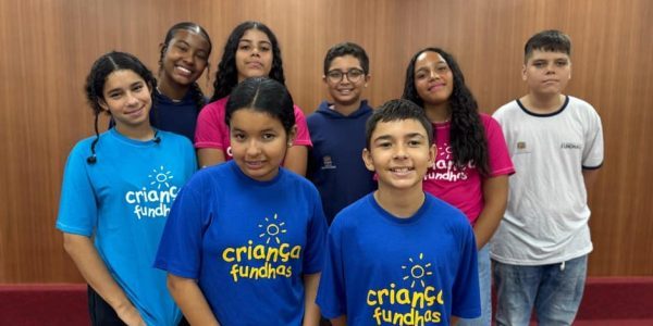 Atendidos da Fundhas encenam peça teatral sobre bullying