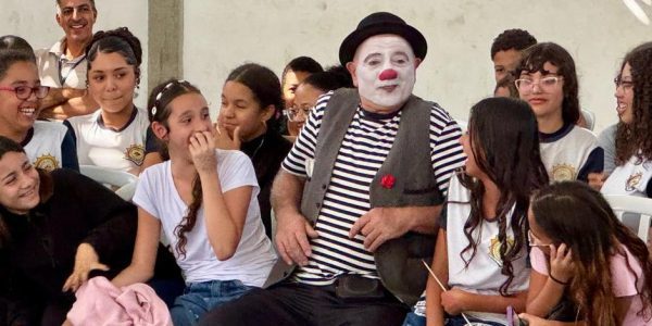 Fundhas amplia cultura com teatro no Jardim São José 2