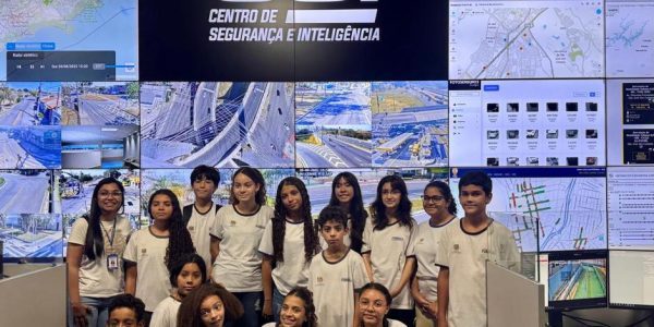 Crianças da Fundhas Eugênio de Melo visitam o CSI