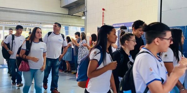 Fundhas: parceria com instituto prepara alunos para o mercado