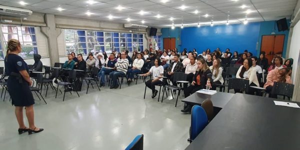 Patrulha Maria da Penha ministra palestra para alunos do Cephas